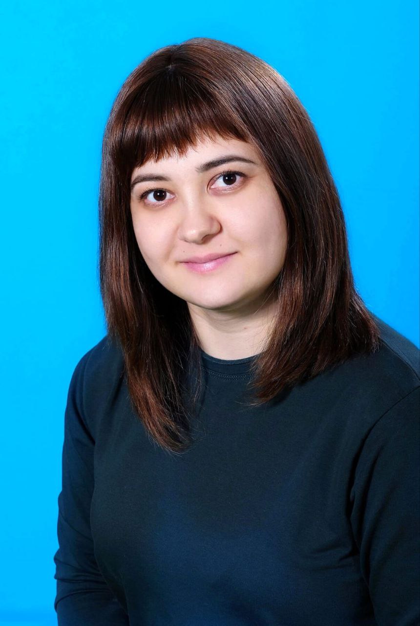Педагогический работник Пивоварова Зарина Николаевна.